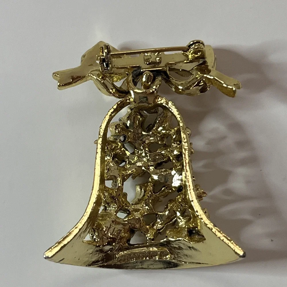 Vintage Gerry's Gold Tone Red Green Enamel Dangling Christmas Bell Holly Brooch